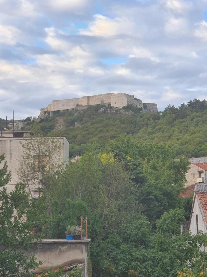 Apartman Noa Knin Exteriör bild