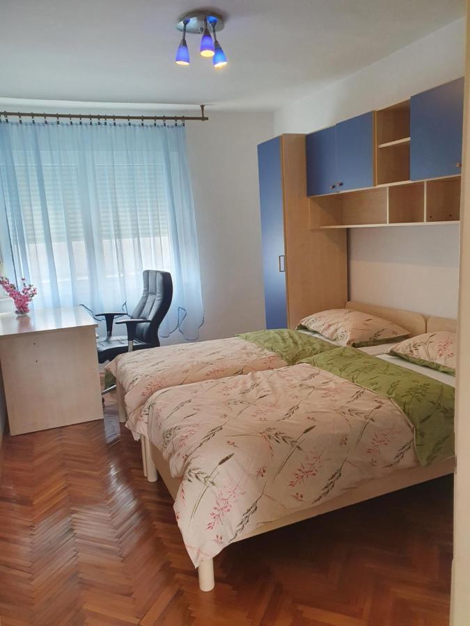 Apartman Noa Knin Exteriör bild