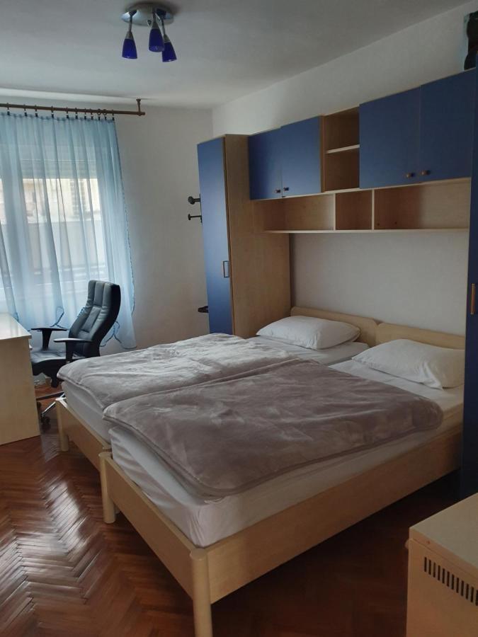 Apartman Noa Knin Exteriör bild